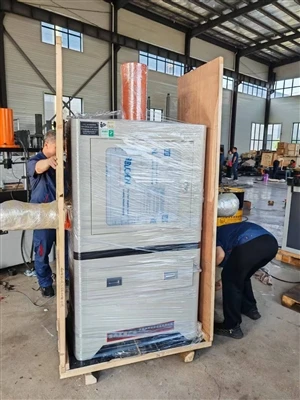 Vellykket levering af LYGW-40 lodret tre-cylindret hydraulisk bøjningstestmas...